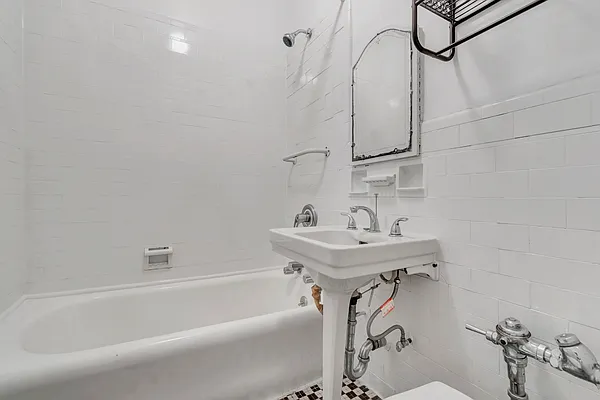 Rented by Avi Nash Associates | media 16