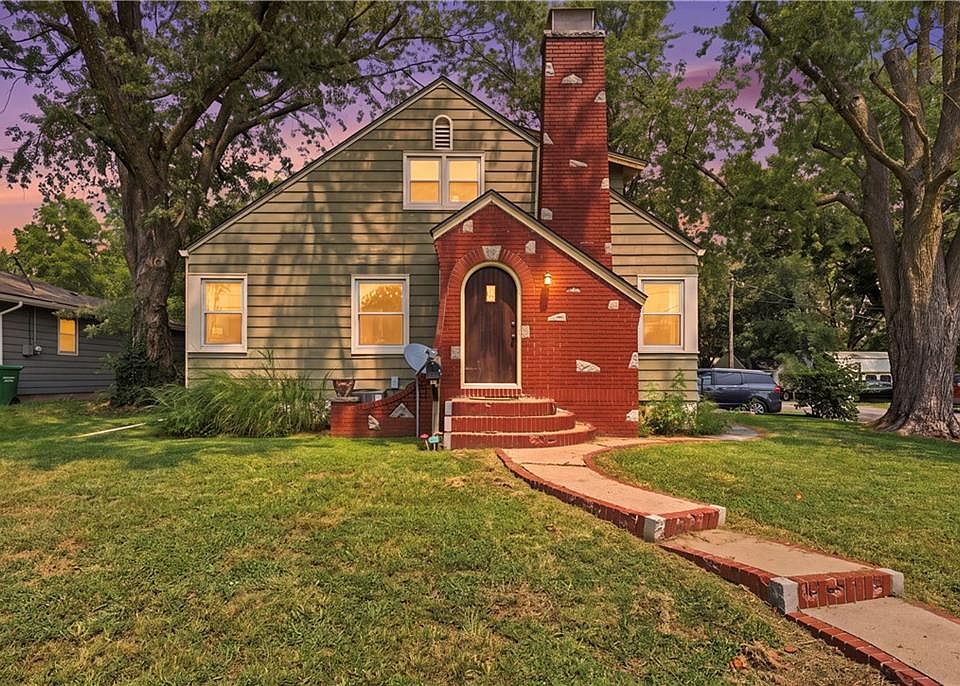 1st image of 500 W Mill St