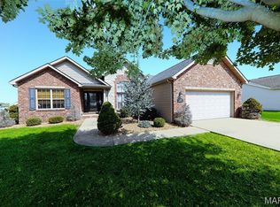 5537 S Woods Manor Dr, Smithton, IL 62285