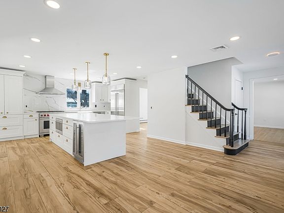 4th image of 15 Glen Rd