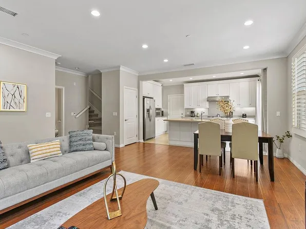 101 Thornhurst, Irvine, CA 92620
