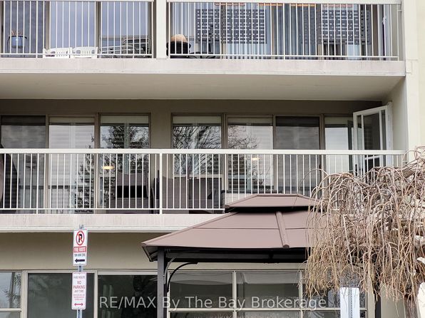 172 8th St #203, Collingwood, ON L9Y 4T2