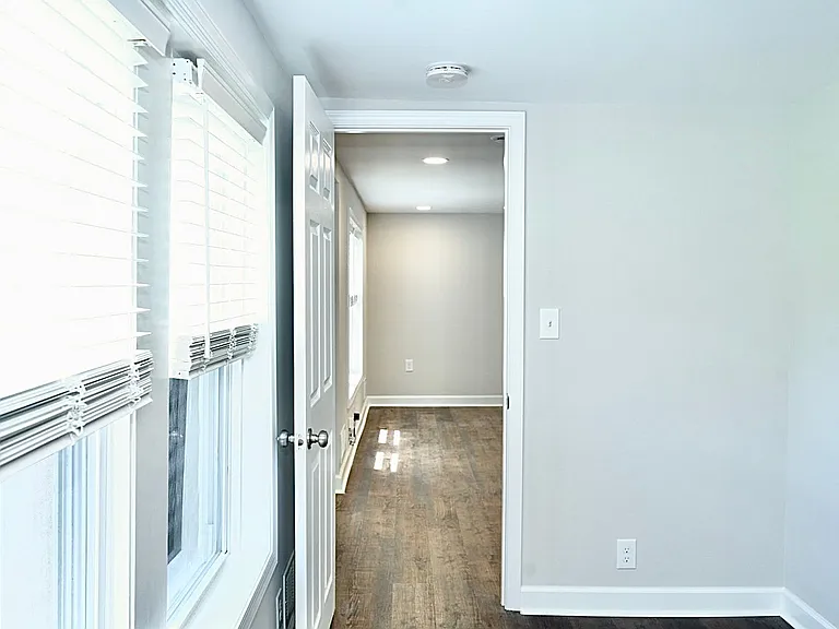 406 Hedge St — Photo 11