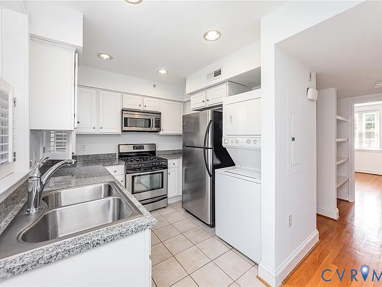 24 W Locke Ln #1 — Photo 9