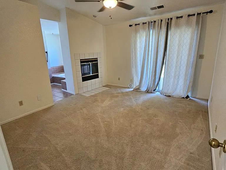 982 W Springer Dr — Photo 9