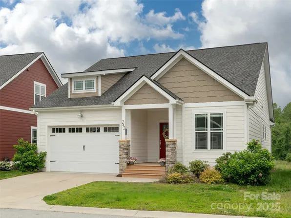242 Leyland Cir, Hendersonville, NC 28792