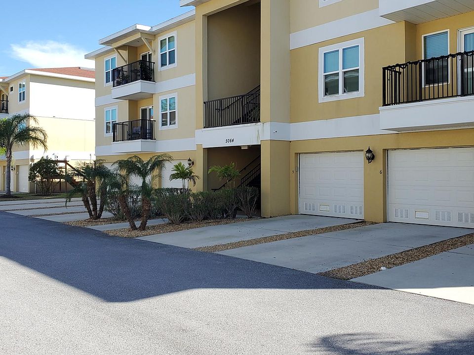 Third floor unit