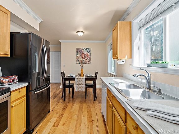 3rd image of 8403 Locust Ave E APT A1