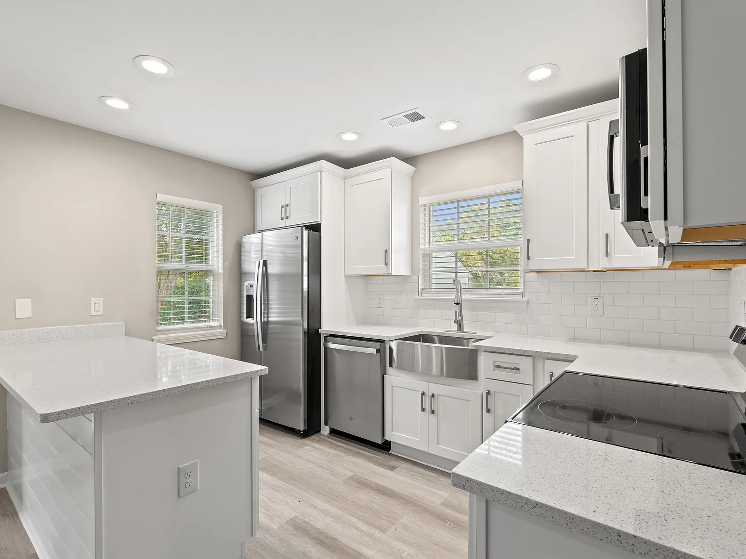 3 bed, 2.5 bath, 1319 sqft, $2,050 — Photo 4
