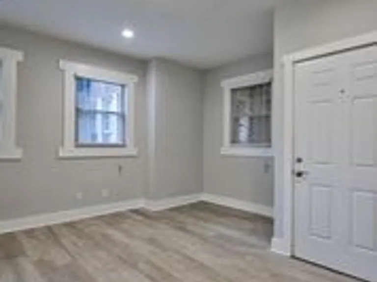 670 E 17th St #1 — Photo 8