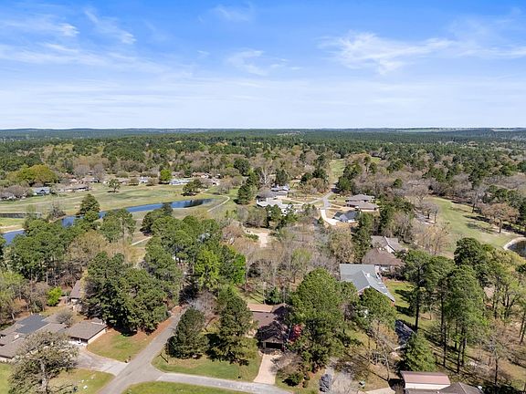 3rd image of 109 Old Barn Cir