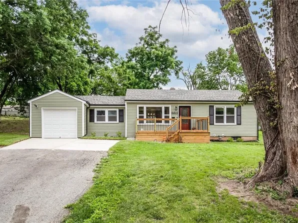 6615 Fairway Dr, Kansas City, MO 64129
