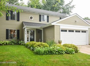 212 Amber Ln, Vernon Hills, IL
