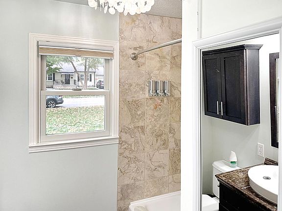 5th image of 8201 Ward Parkway Pl
