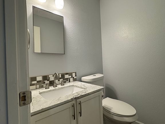 3rd image of 15719 Persimmon Hill Dr