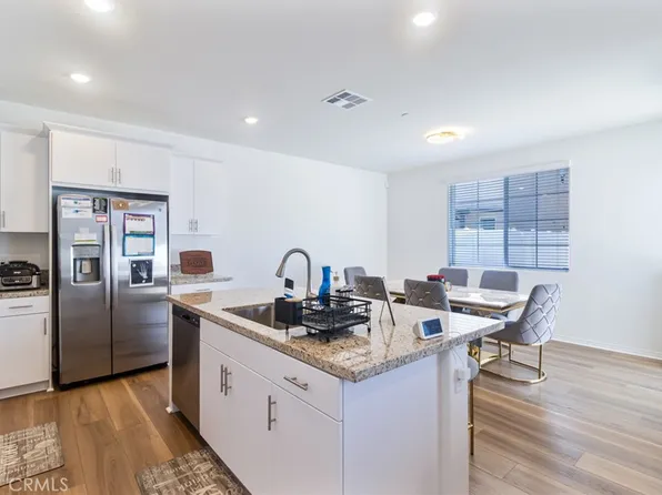2448 Powell Dr, Rialto, CA 92377