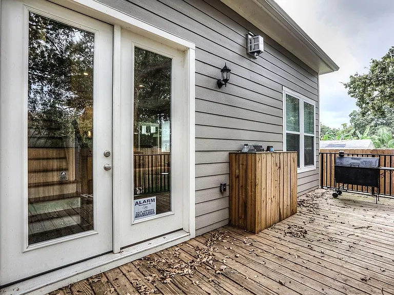 922 Alexander St — Photo 32