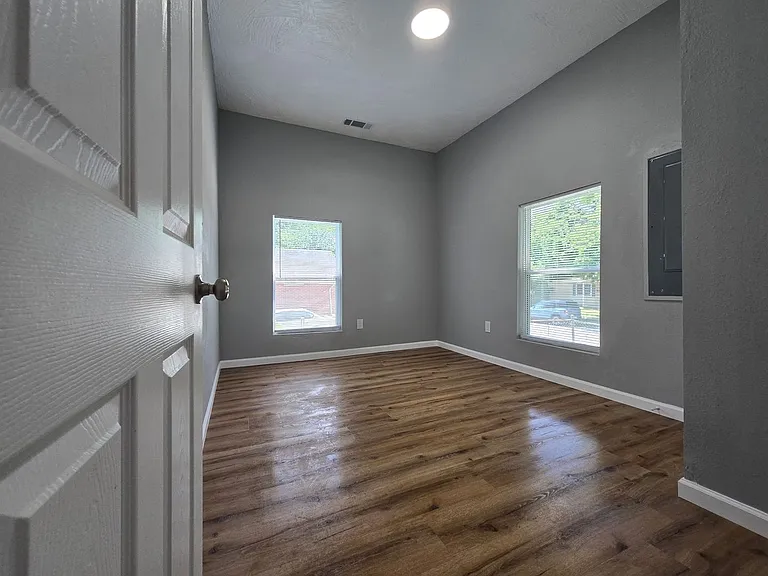 1636 N Sherman Ave — Photo 16