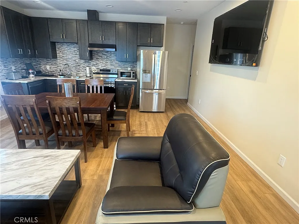 3 bed, 1302 sqft, $4,500 — Photo 3