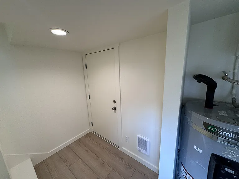 1008 Jenkins St — Photo 3