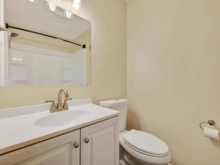 37 Hillsboro Rd — Photo 27