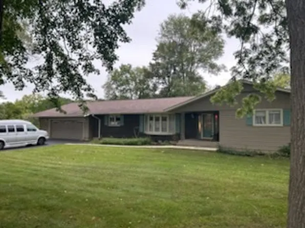 6121 S Brooklyn Rd, Rochelle, IL 61068