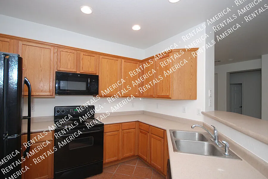 Beautiful 4 BR / 2 BA Single-Level Home in Power Ranch! — Photo 2