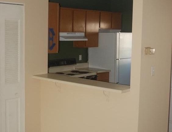 3rd image of 1462 Tenbury Dr