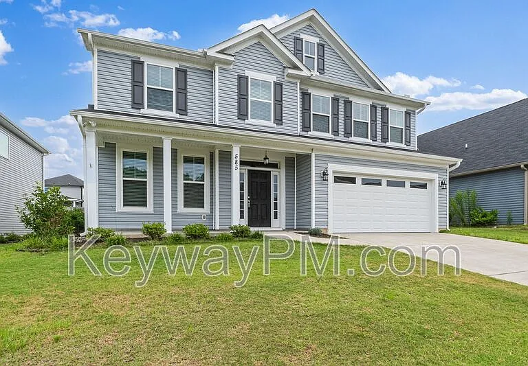 585 Hampton Dr — Photo 2