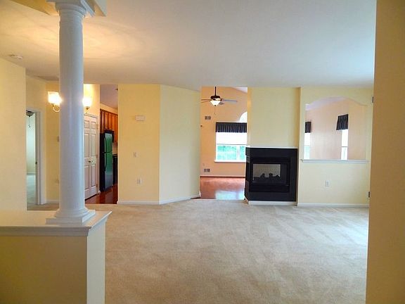 3rd image of 13 Esplanade Dr