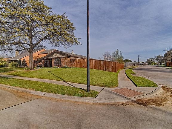3rd image of 801 Mockingbird Cir