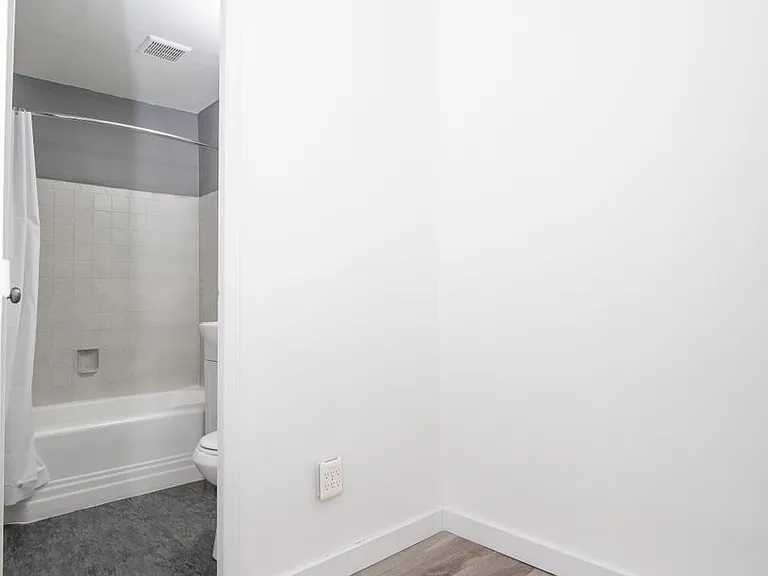 5426 Fifth Avenue — Photo 34