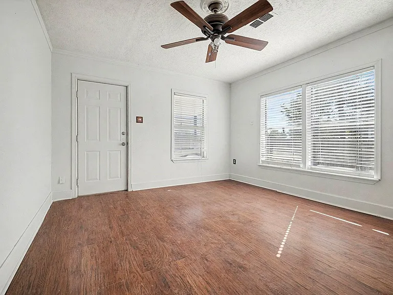 12215 Myrtle Ave — Photo 3