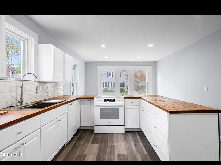 27 W Notre Dame St #1B — Photo 1