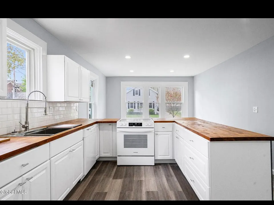 27 W Notre Dame St #1B
