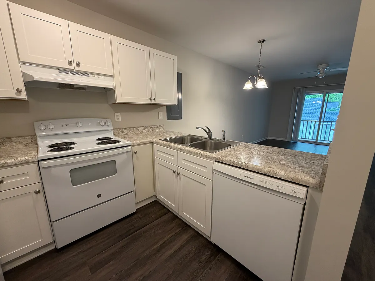 Building Photo - 116 S Spruce St #116B