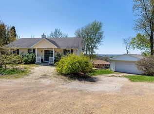 315 N Ash St, Elizabeth, IL 61028