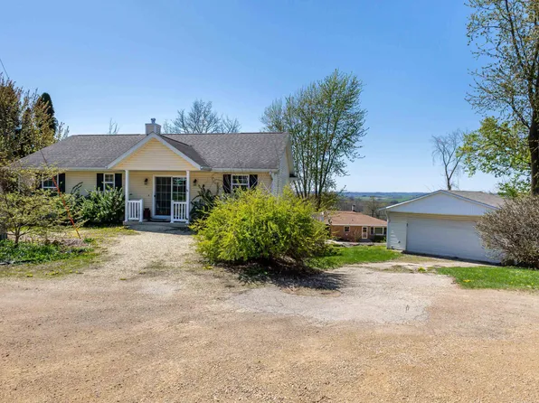 315 N Ash St, Elizabeth, IL 61028