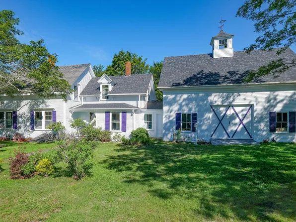 8 Quaco Road, Deer Isle, ME 04627