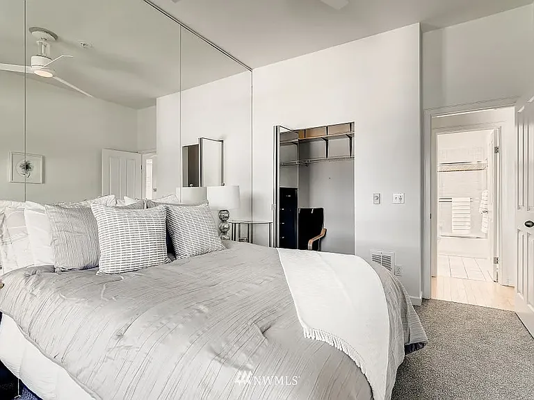 1504 Aurora Ave N #503 — Photo 15