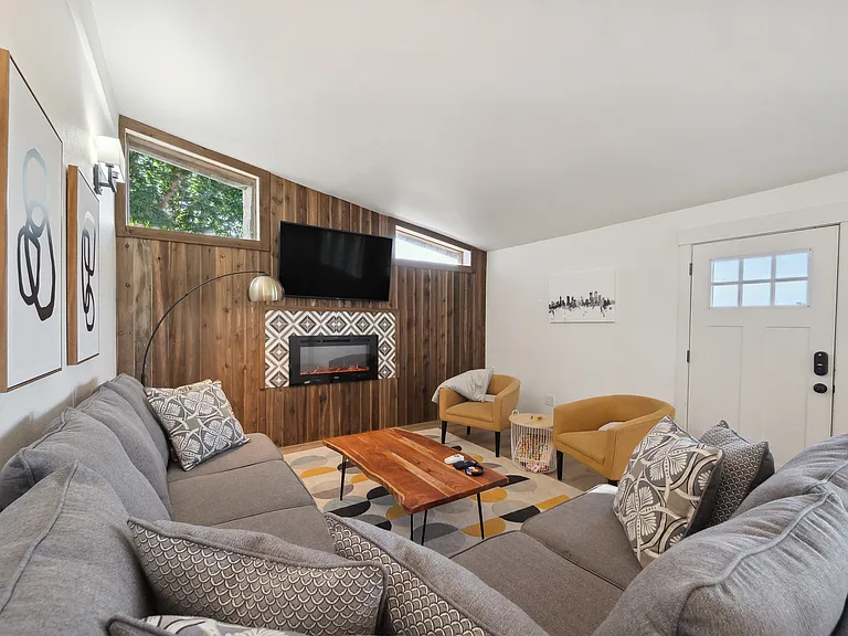 2201 S Quitman Way — Photo 1