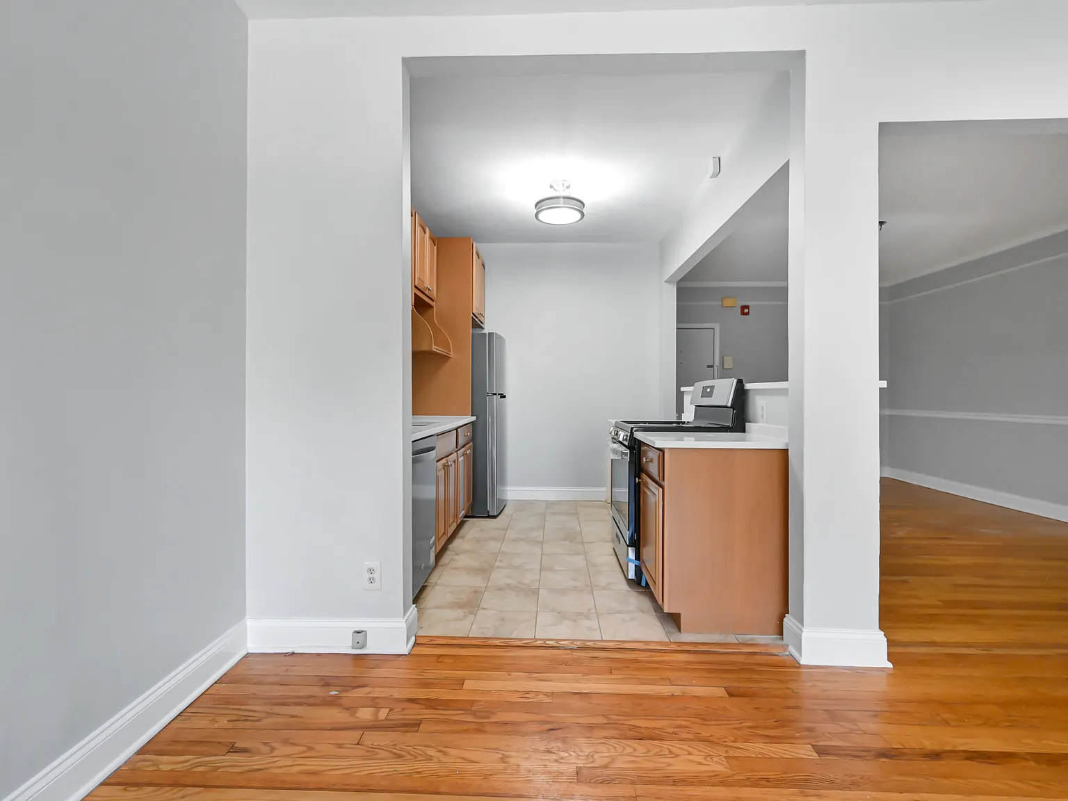 2 bed, 984 sqft, $2,550 — Photo 3