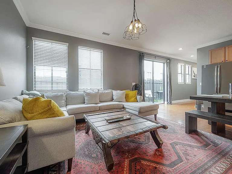 111 S Packwood Ave #C — Photo 3