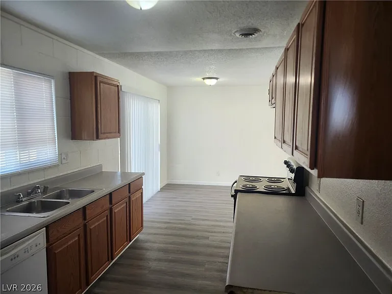 2700 Basswood Ave — Photo 2