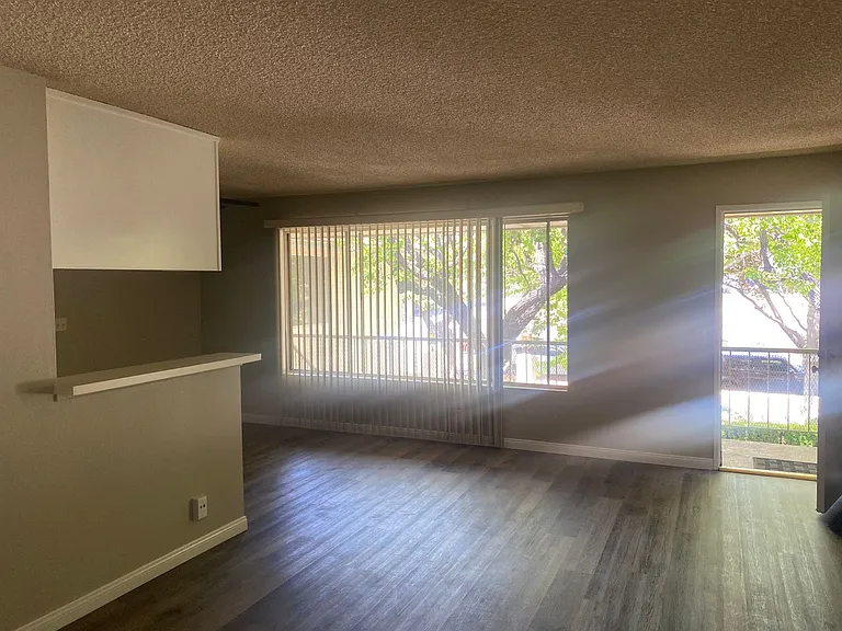 Spacious 1 Bedroom 1 Bath Upstairs Apartment — Photo 3