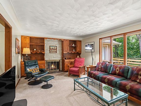 3rd image of 3034 Springbrook Dr