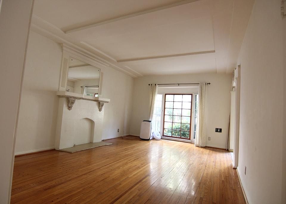 1st image of 422 S Detroit St #426