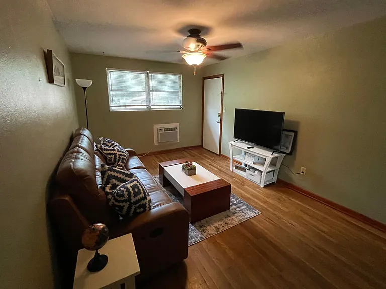 1239 NW 9th Ave — Photo 4