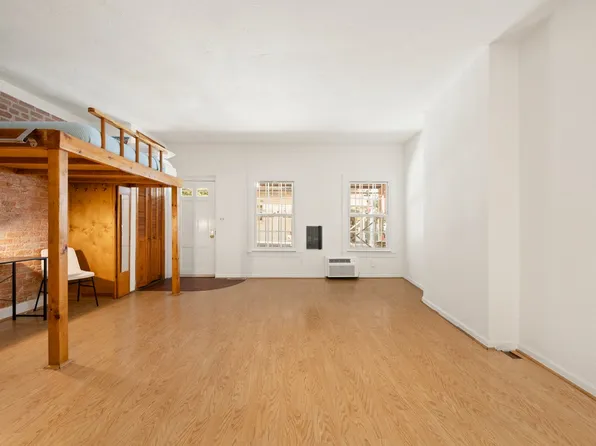 280 West 12th Street 1W image 2 of 10