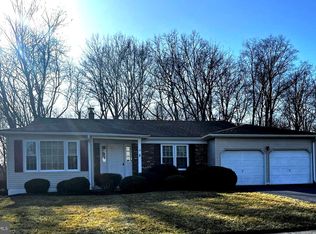 38 Colleen Cir, Ewing, NJ 08638